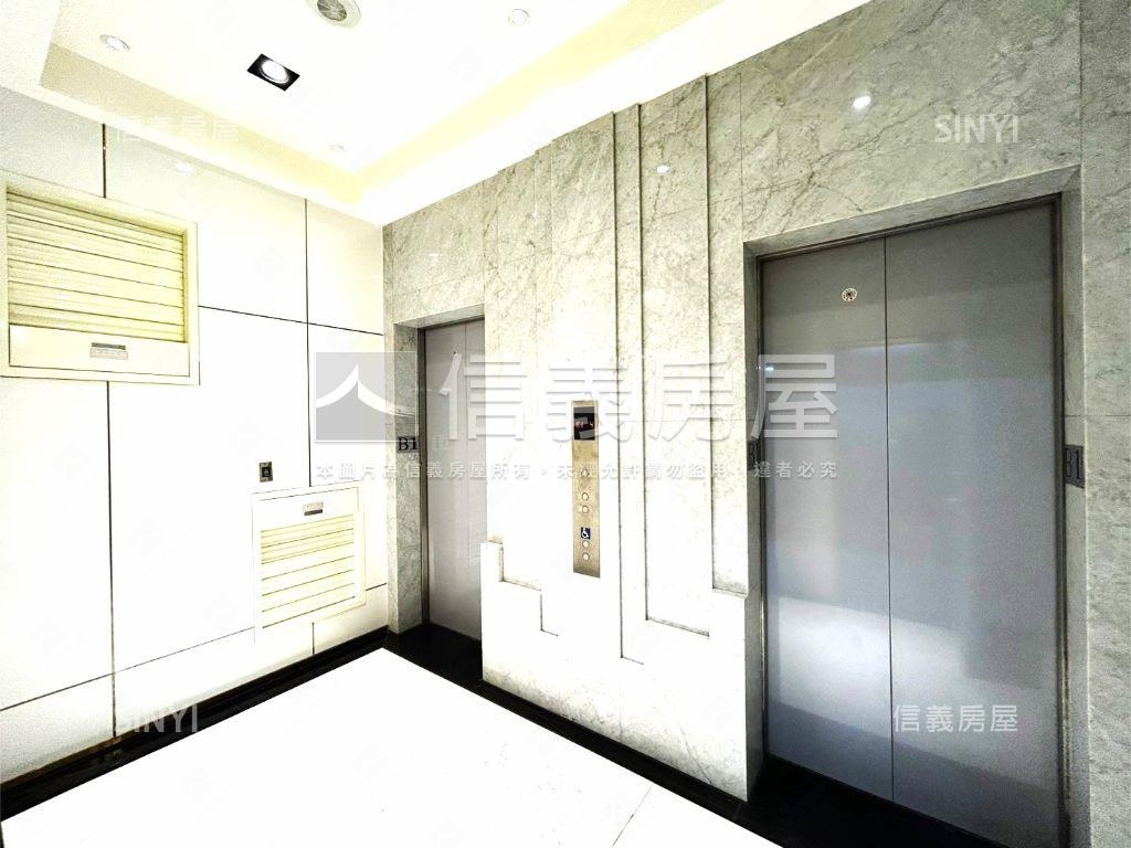 中正文華邊間平面車位房屋室內格局與周邊環境