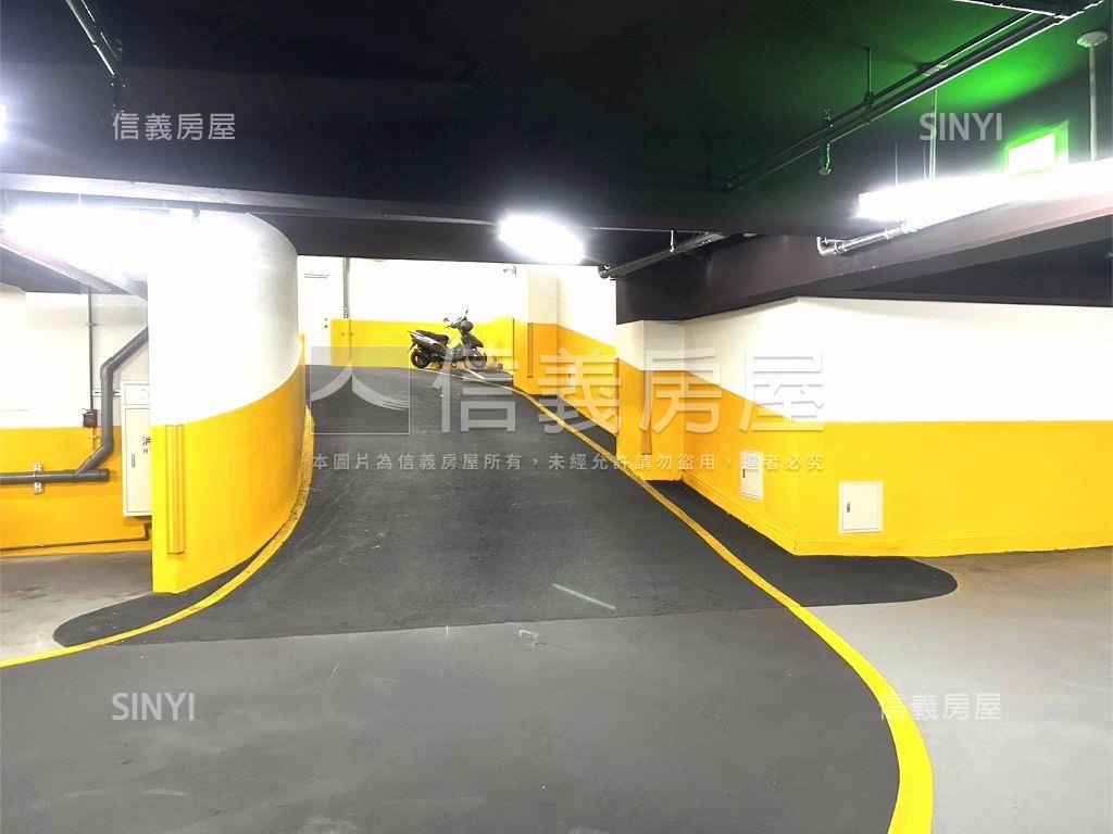 中正文華邊間平面車位房屋室內格局與周邊環境