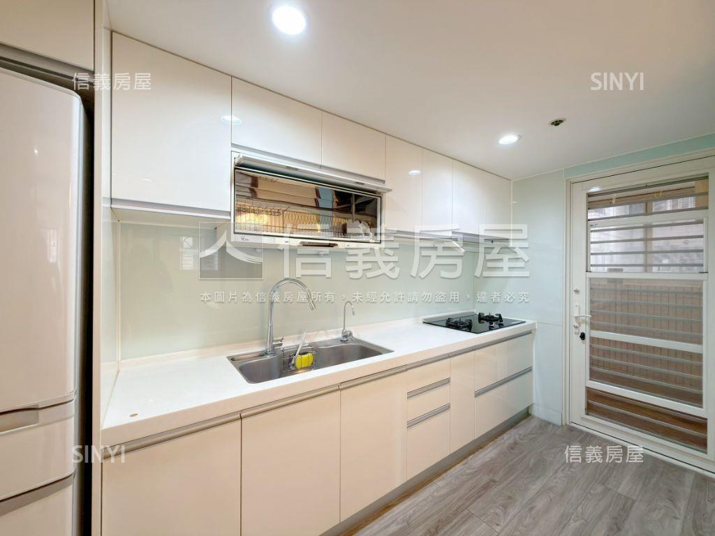 環翠明亮三房帶子母車位房屋室內格局與周邊環境