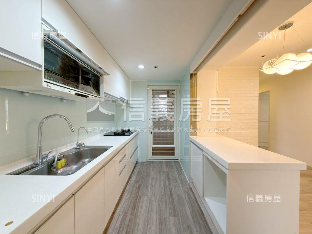 環翠明亮三房帶子母車位房屋室內格局與周邊環境