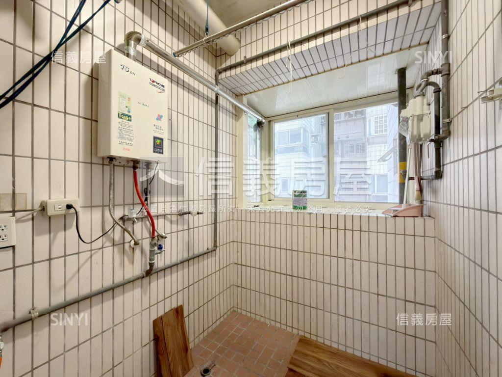 環翠明亮三房帶子母車位房屋室內格局與周邊環境