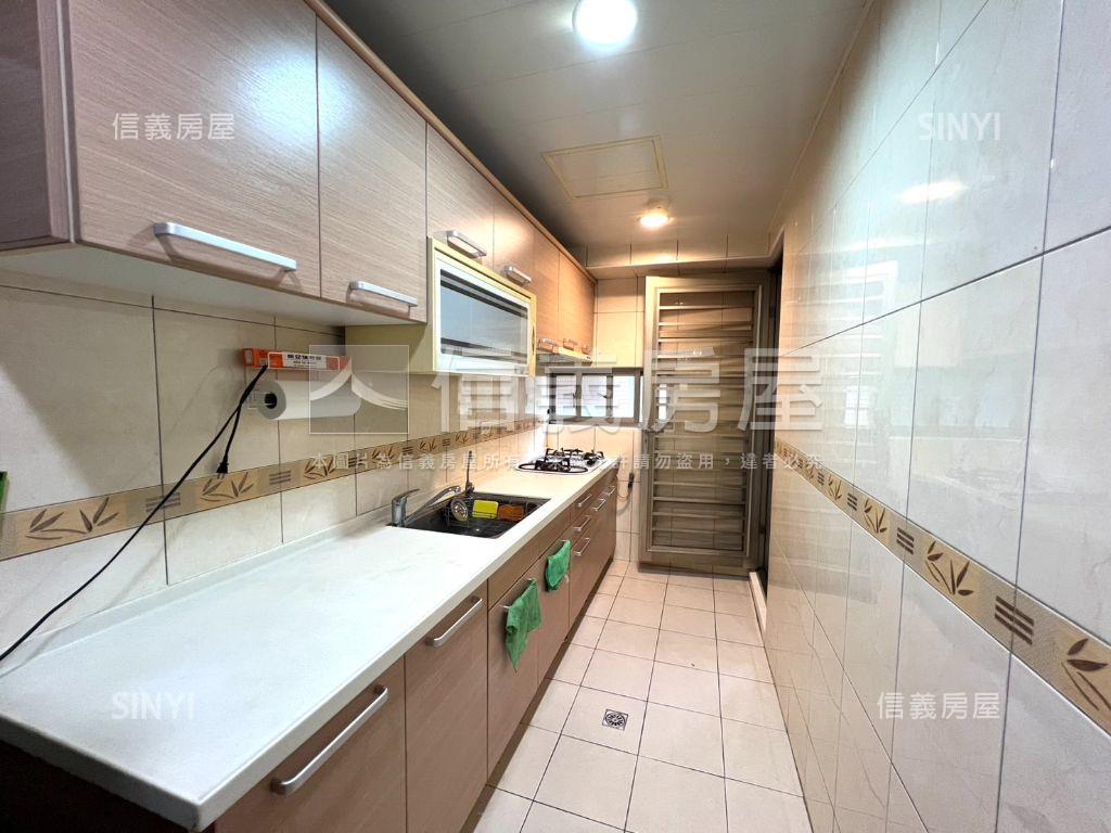 東方帝寶三房車位房屋室內格局與周邊環境
