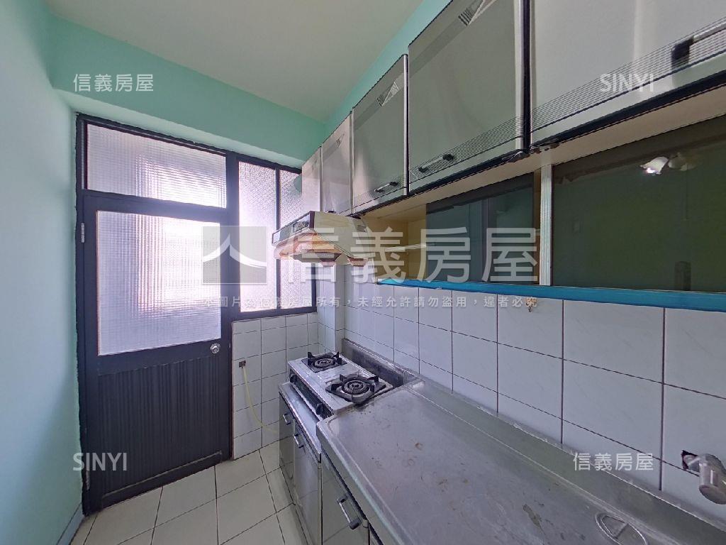 專任單坪１字頭近捷運三房房屋室內格局與周邊環境