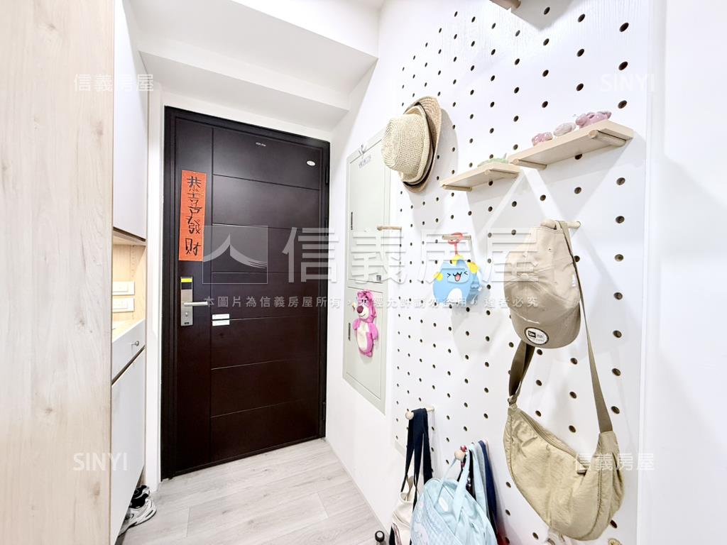 登陽三房平車美裝潢房屋室內格局與周邊環境