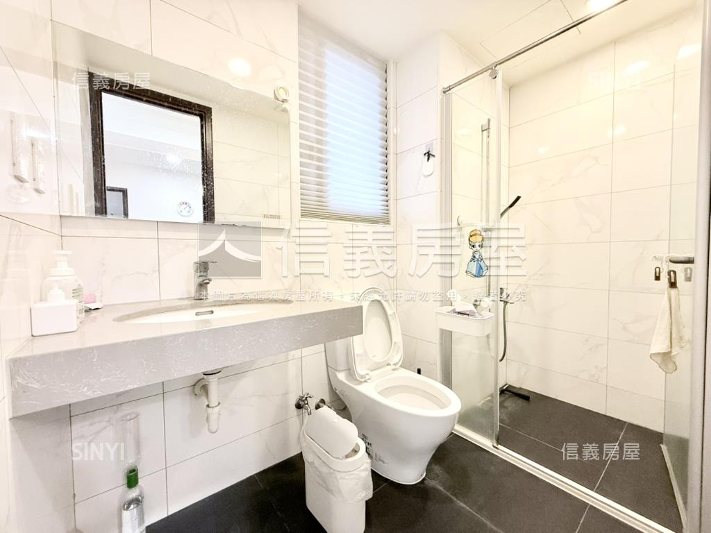 登陽三房平車美裝潢房屋室內格局與周邊環境