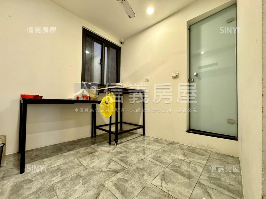 近一中雙透天店面加蓋電梯房屋室內格局與周邊環境