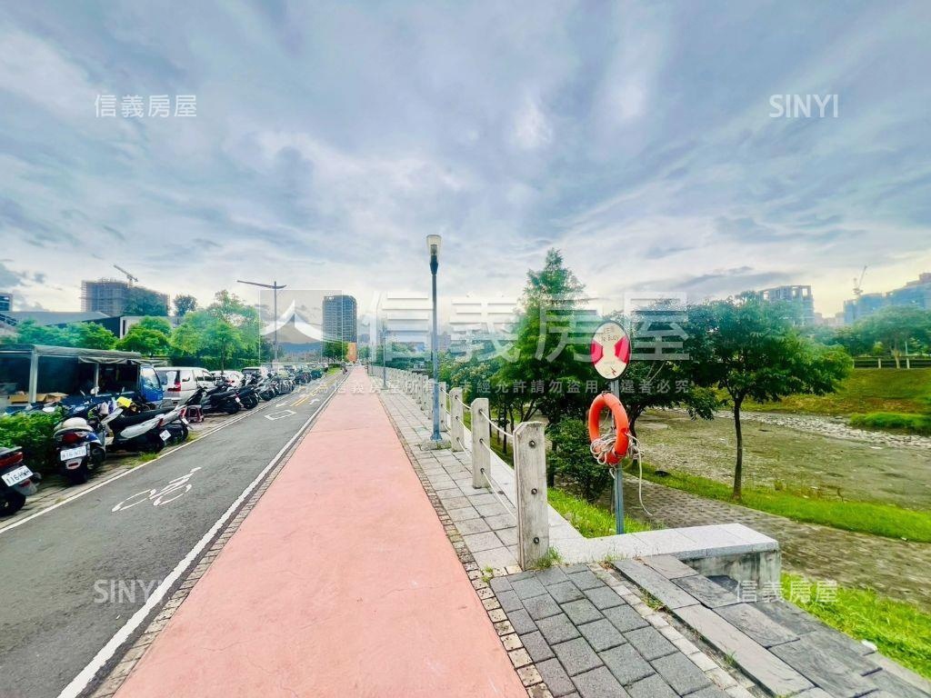 元鈞坐忘山三連發看這戶房屋室內格局與周邊環境