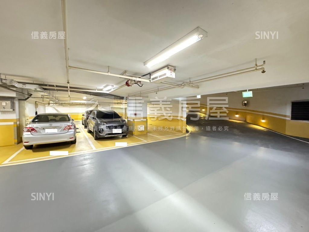 稀有玉山岩３房車位房屋室內格局與周邊環境