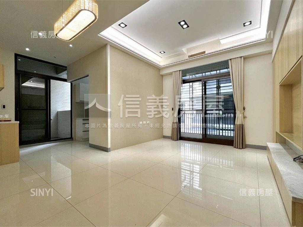 楠梓永信近國道面寬雙車墅房屋室內格局與周邊環境