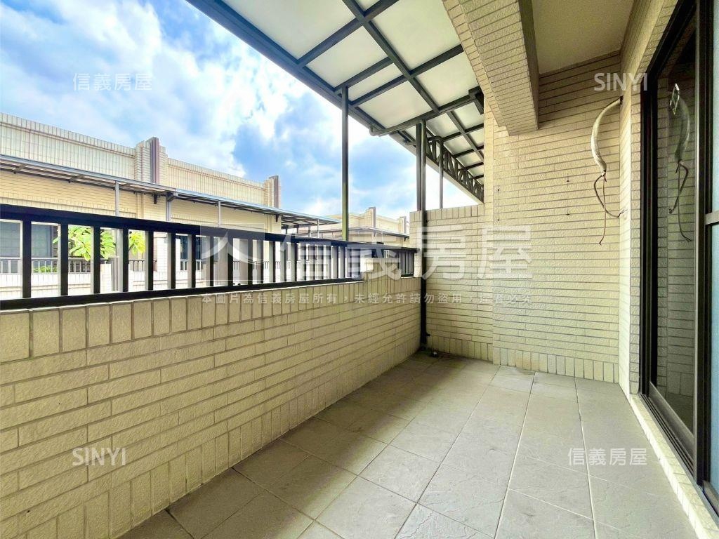 楠梓永信近國道面寬雙車墅房屋室內格局與周邊環境