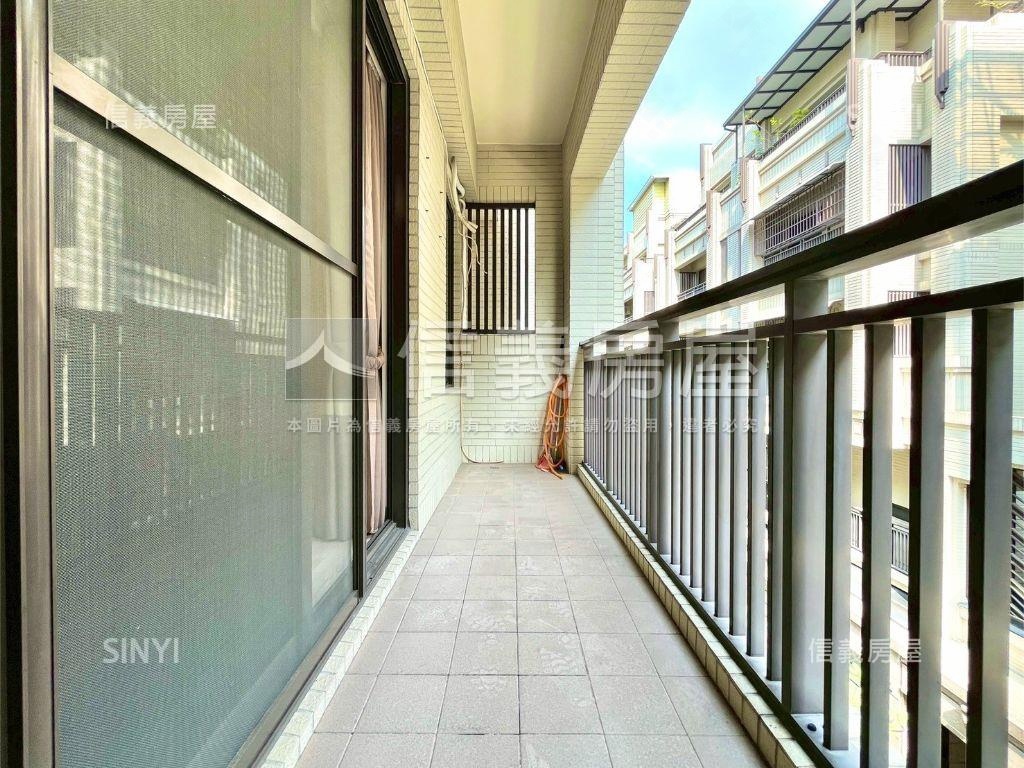 楠梓永信近國道面寬雙車墅房屋室內格局與周邊環境