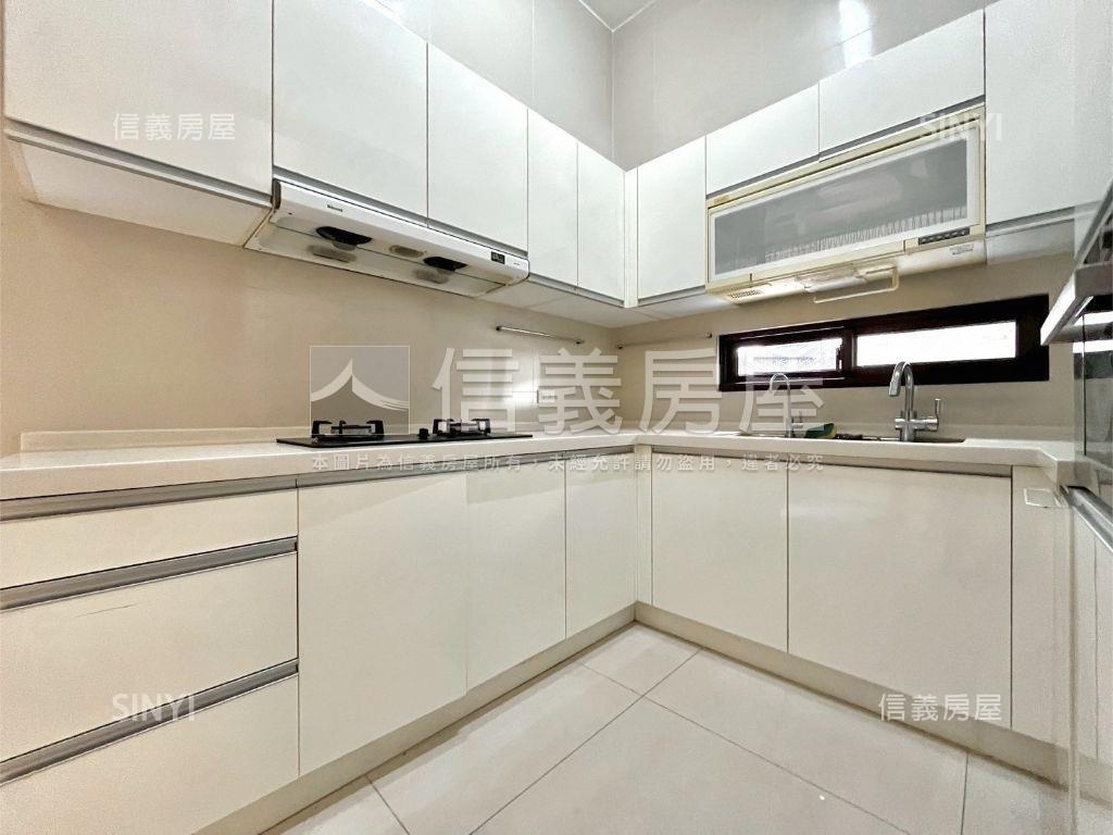 楠梓永信近國道面寬雙車墅房屋室內格局與周邊環境