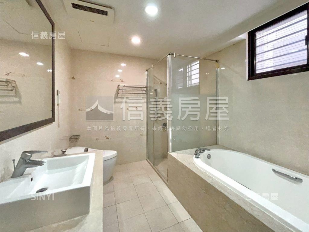 楠梓永信近國道面寬雙車墅房屋室內格局與周邊環境