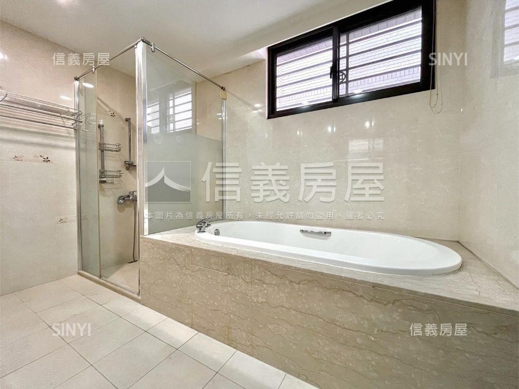 楠梓永信近國道面寬雙車墅房屋室內格局與周邊環境