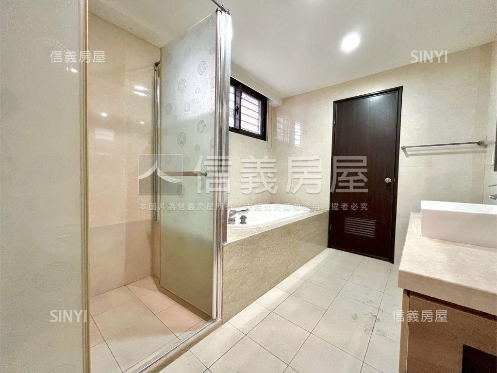 楠梓永信近國道面寬雙車墅房屋室內格局與周邊環境