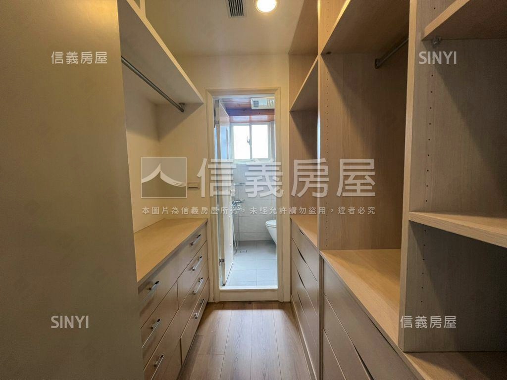 亞東站天藍藍三房車位房屋室內格局與周邊環境