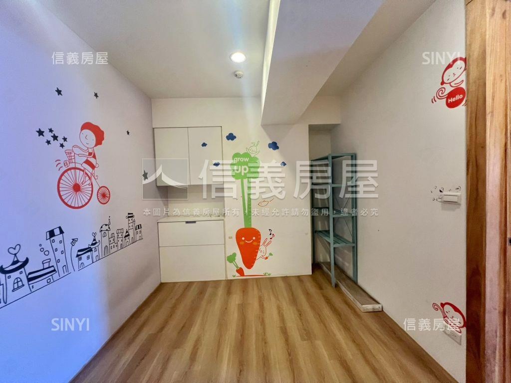 亞東站天藍藍三房車位房屋室內格局與周邊環境