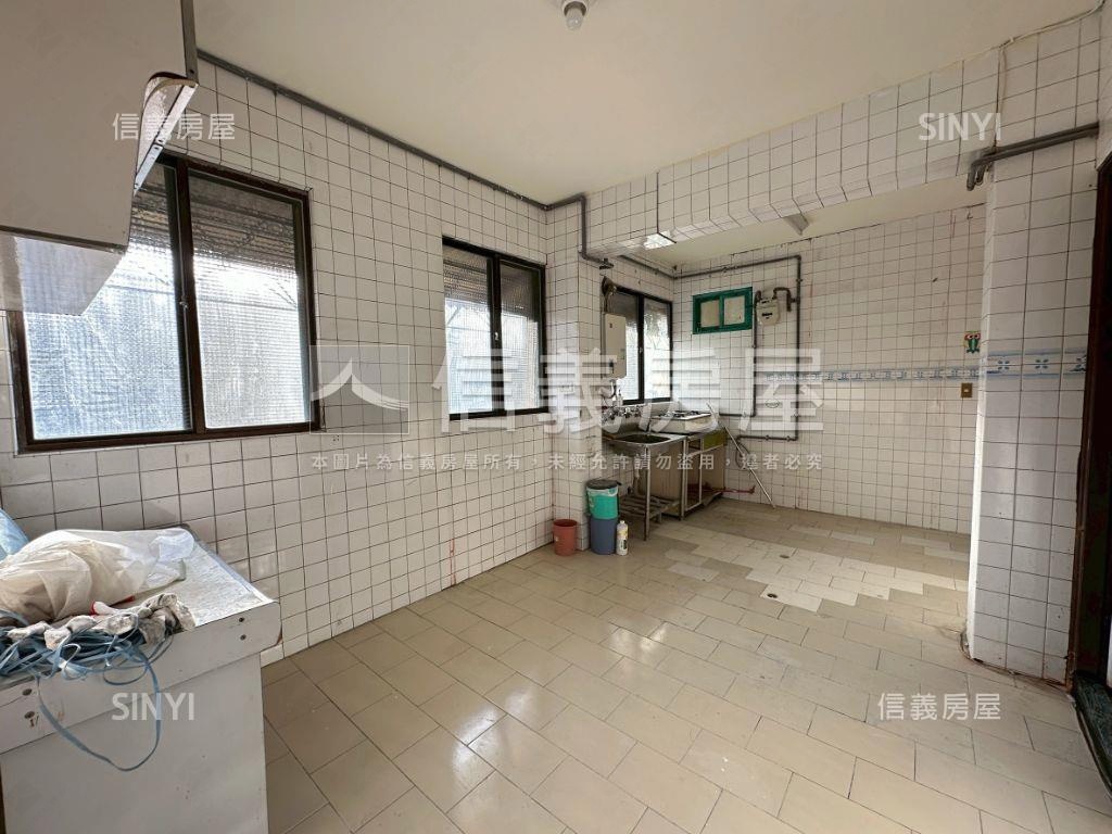 稀有獨戶高挑採光公寓房屋室內格局與周邊環境