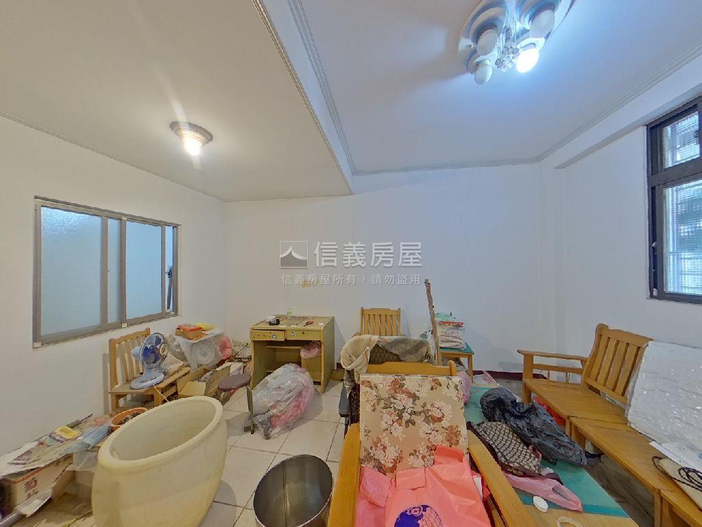 江子翠捷運３００公尺２房房屋室內格局與周邊環境