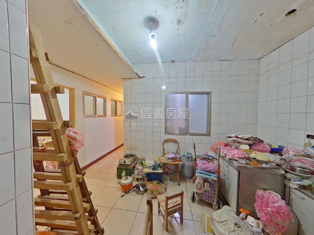 江子翠捷運３００公尺２房房屋室內格局與周邊環境
