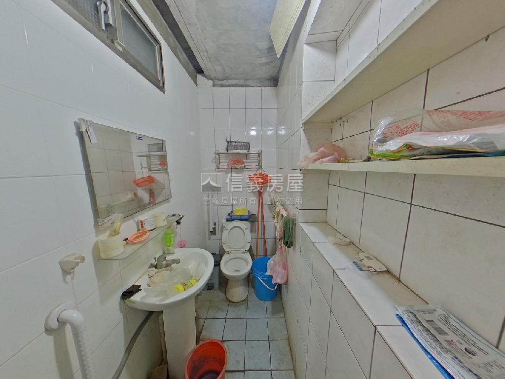 江子翠捷運３００公尺２房房屋室內格局與周邊環境