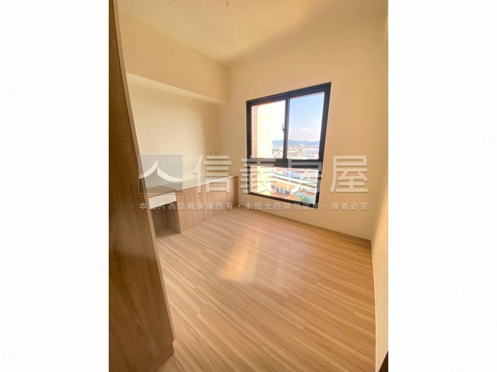 十二淳２房次頂樓裝潢戶房屋室內格局與周邊環境