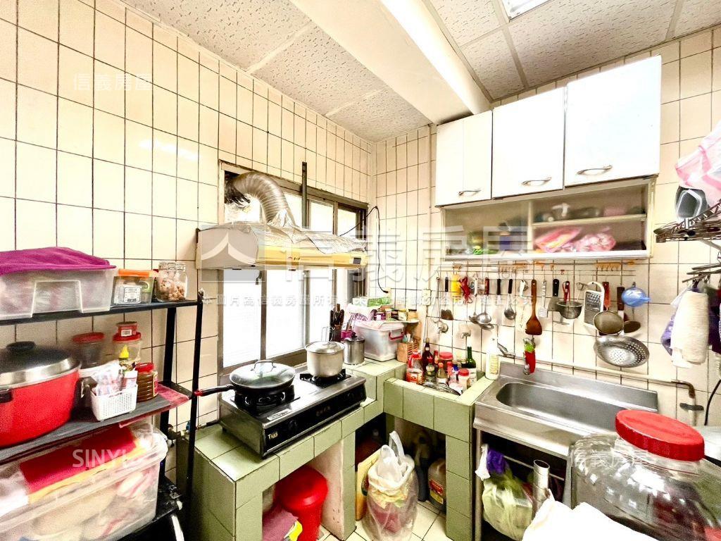 中山國中捷運頂加低總價房屋室內格局與周邊環境