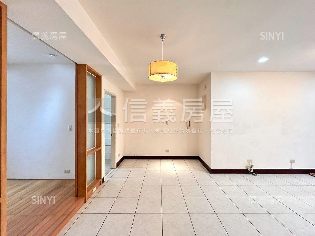 近北市首購成家二樓房屋室內格局與周邊環境