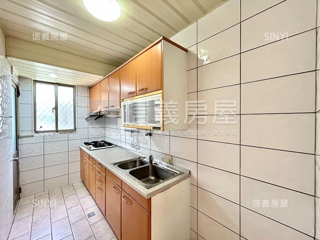 近北市首購成家二樓房屋室內格局與周邊環境
