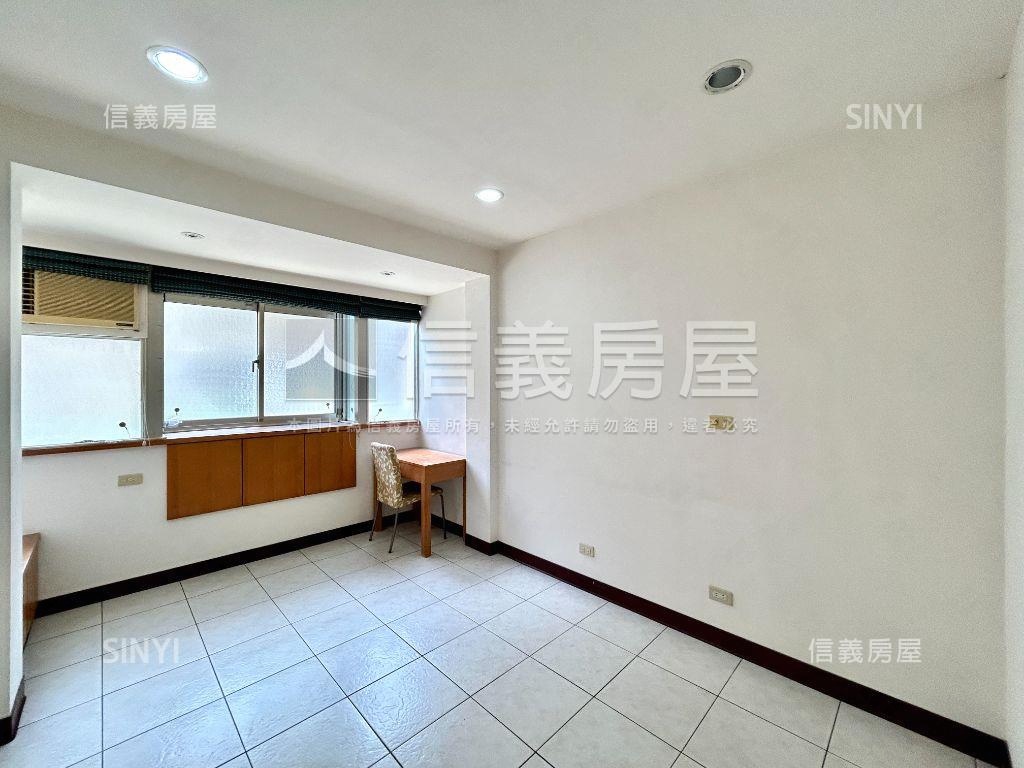近北市首購成家二樓房屋室內格局與周邊環境