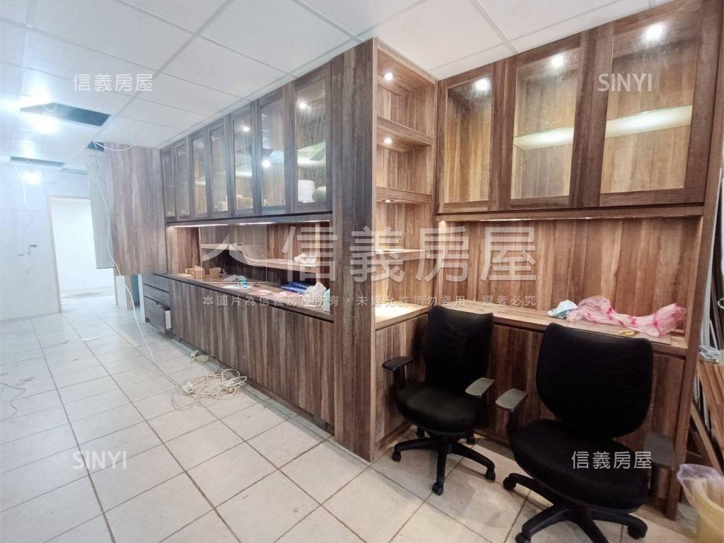 中正大坪數雙層優質寬店面房屋室內格局與周邊環境