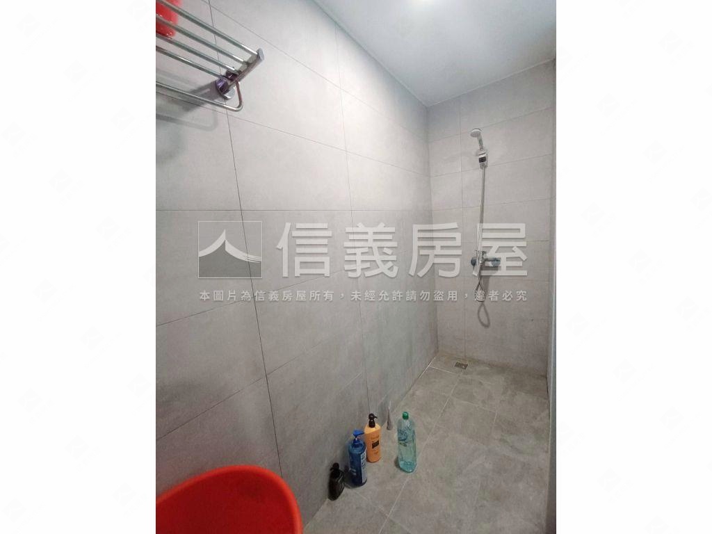 中正大坪數雙層優質寬店面房屋室內格局與周邊環境
