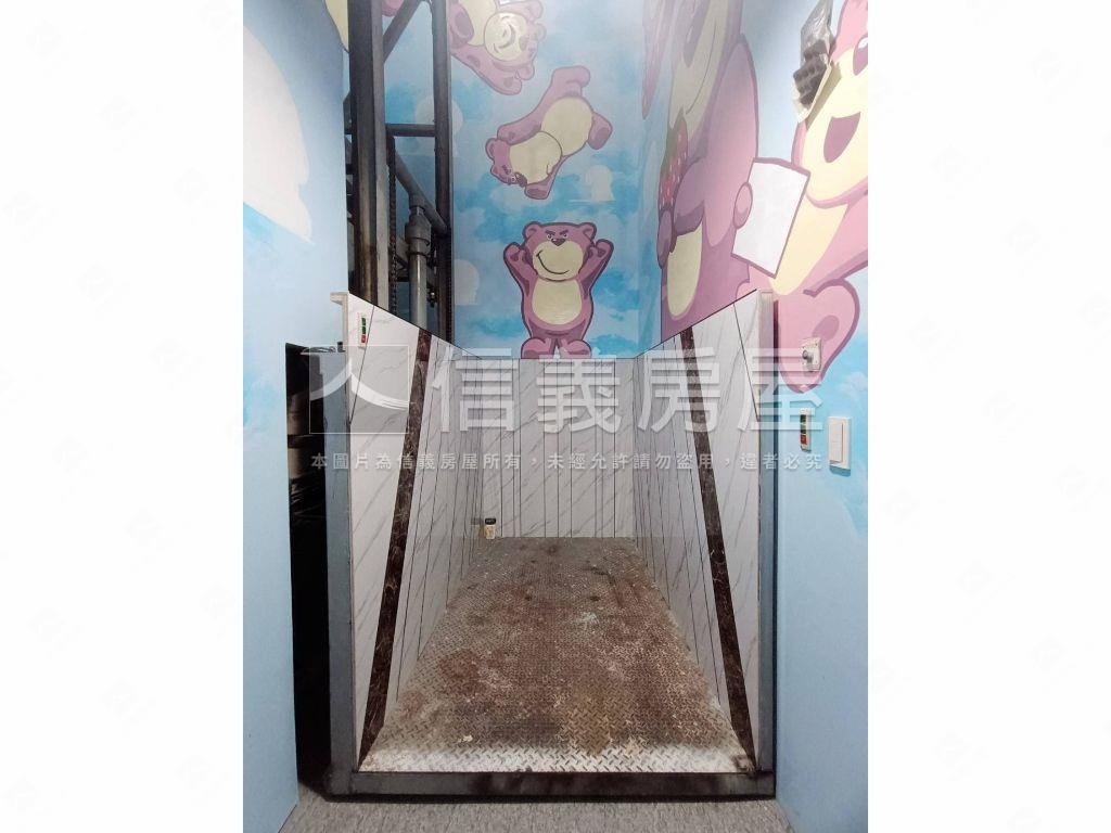 中正大坪數雙層優質寬店面房屋室內格局與周邊環境
