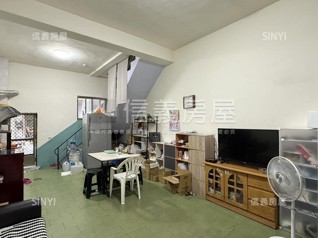 鳳山前巷後街低總小資透天房屋室內格局與周邊環境