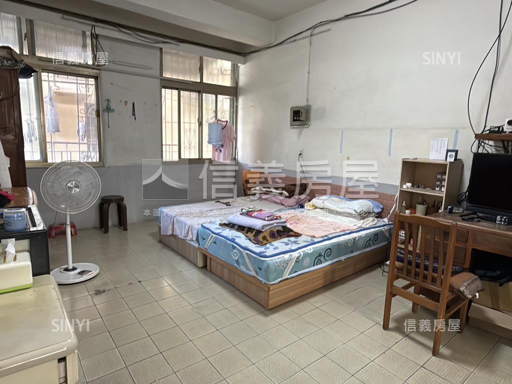 鳳山前巷後街低總小資透天房屋室內格局與周邊環境