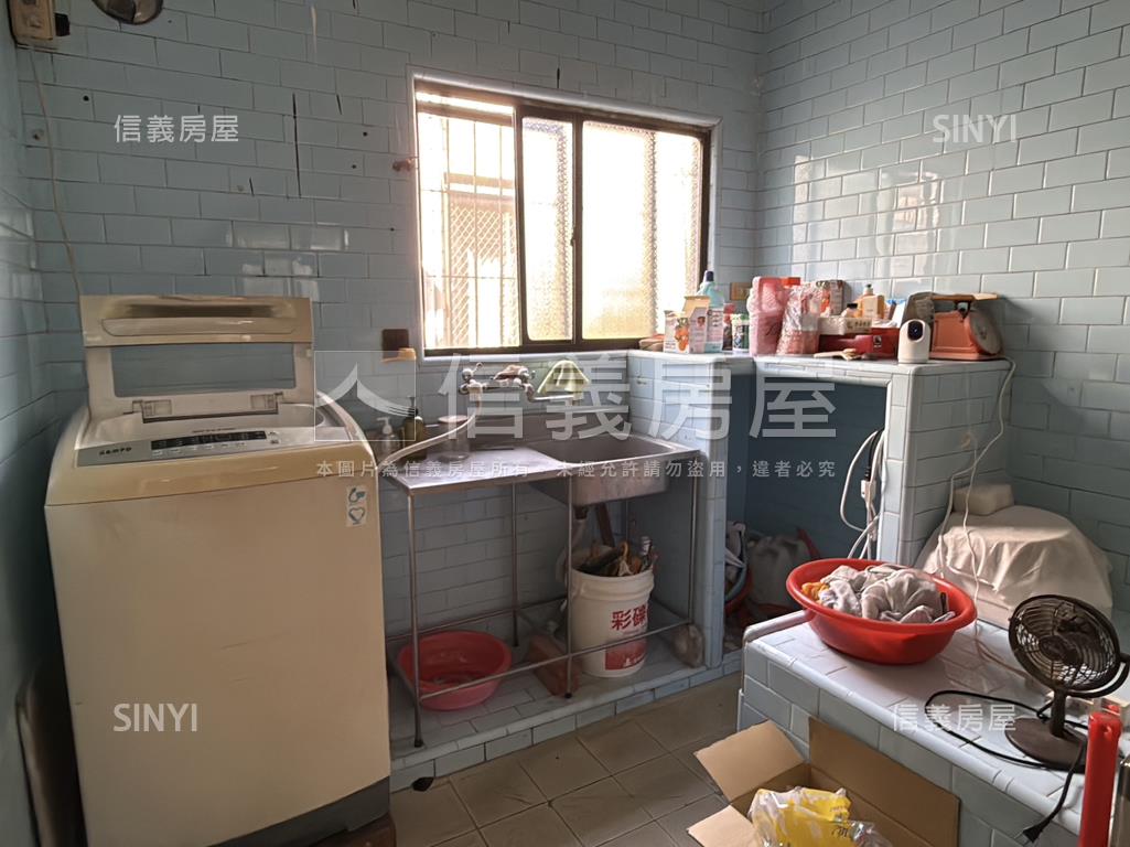 鳳山前巷後街低總小資透天房屋室內格局與周邊環境