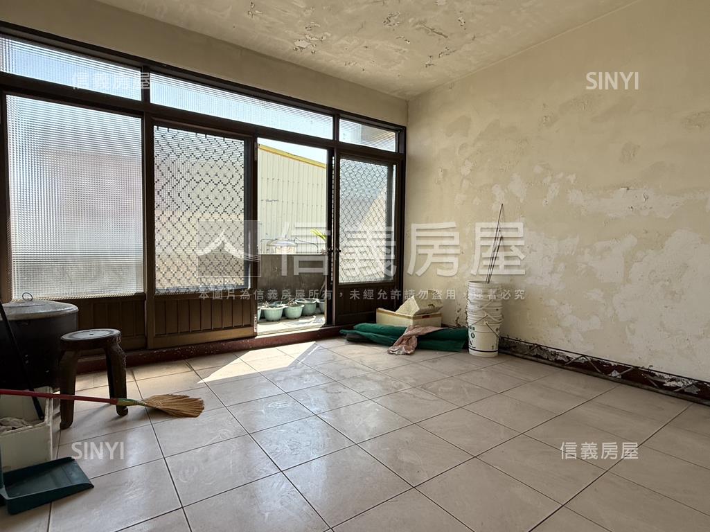 鳳山前巷後街低總小資透天房屋室內格局與周邊環境