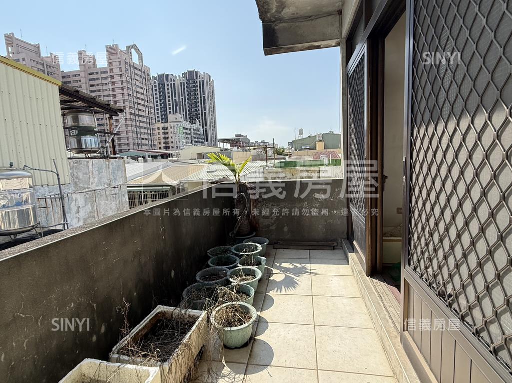 鳳山前巷後街低總小資透天房屋室內格局與周邊環境