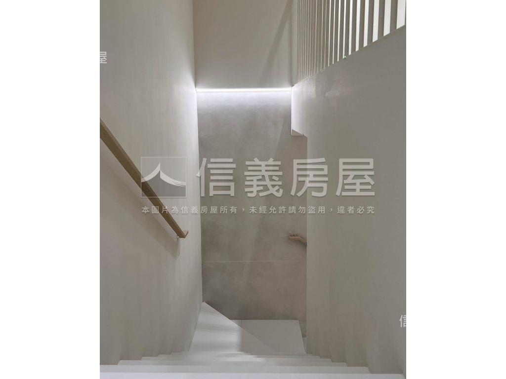馥曉首藏庭院裝潢大戶房屋室內格局與周邊環境