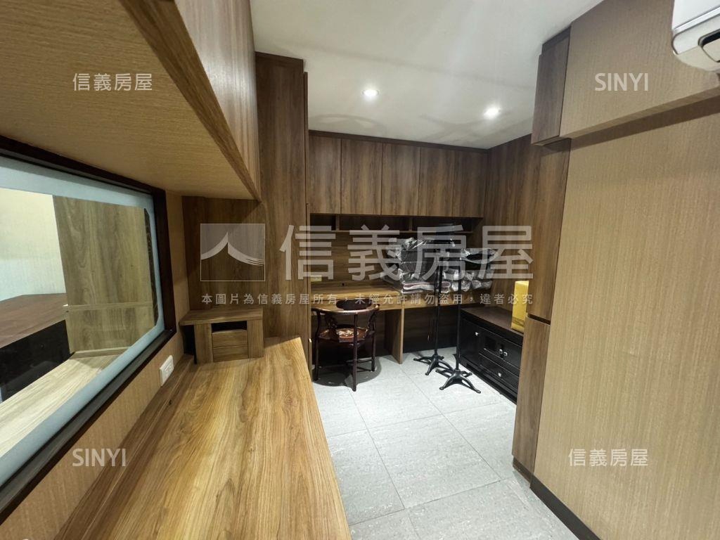 容邑ＰＡＲＫ稀有露臺戶房屋室內格局與周邊環境