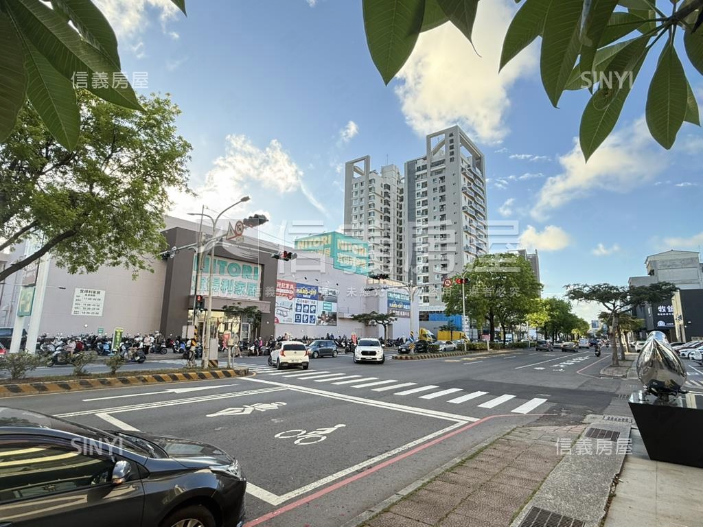 近宜得利寬約５米８金店面房屋室內格局與周邊環境