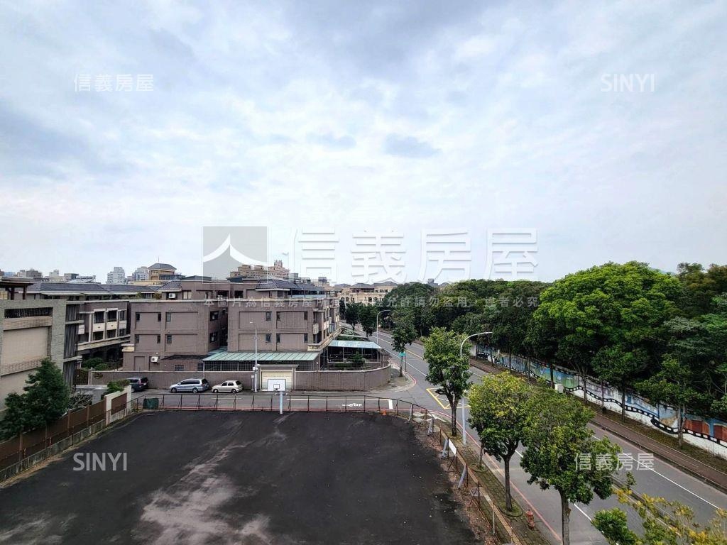 仁愛路獨棟電梯透天房屋室內格局與周邊環境