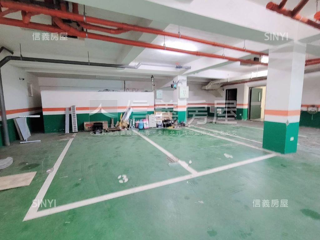 仁愛路獨棟電梯透天房屋室內格局與周邊環境