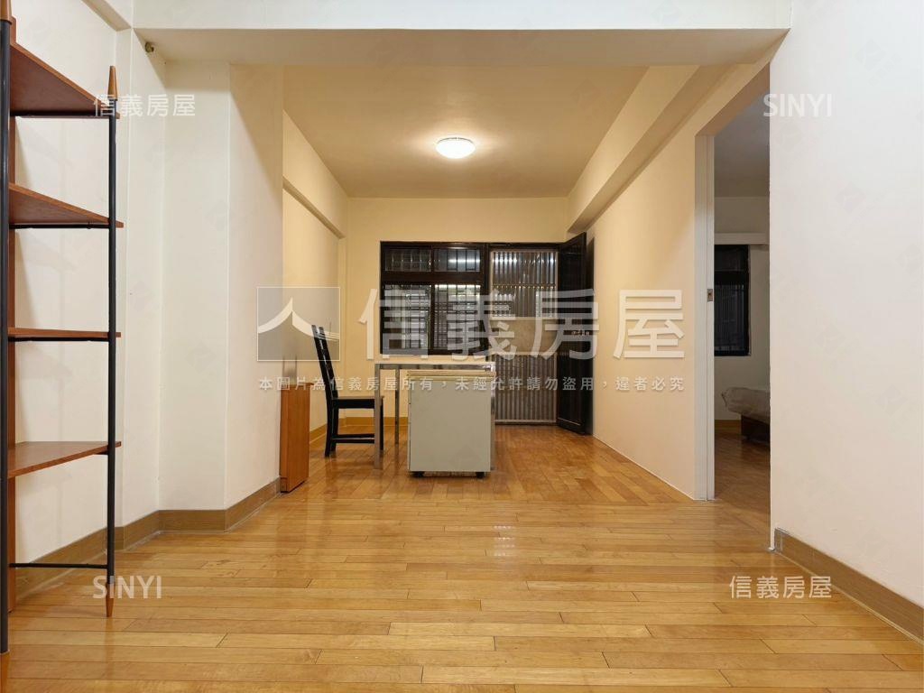 寬敞１樓庭院車位房屋室內格局與周邊環境