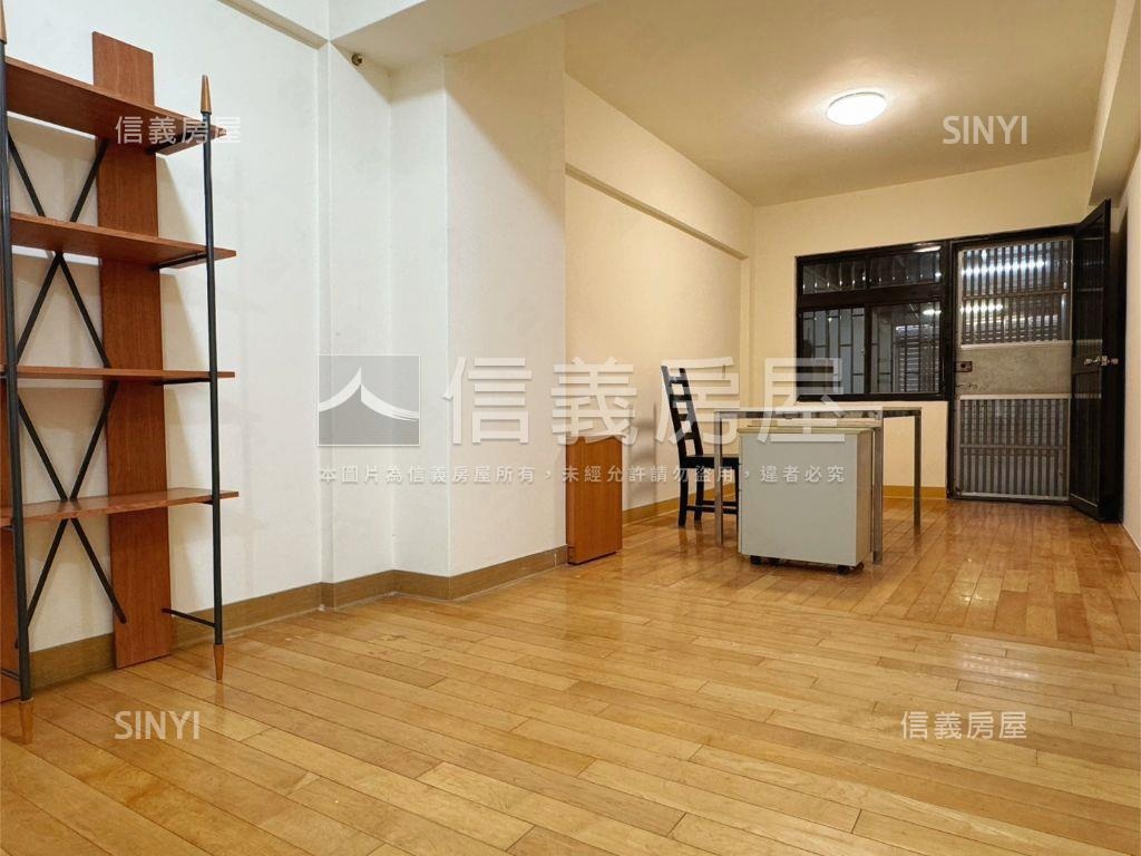 寬敞１樓庭院車位房屋室內格局與周邊環境