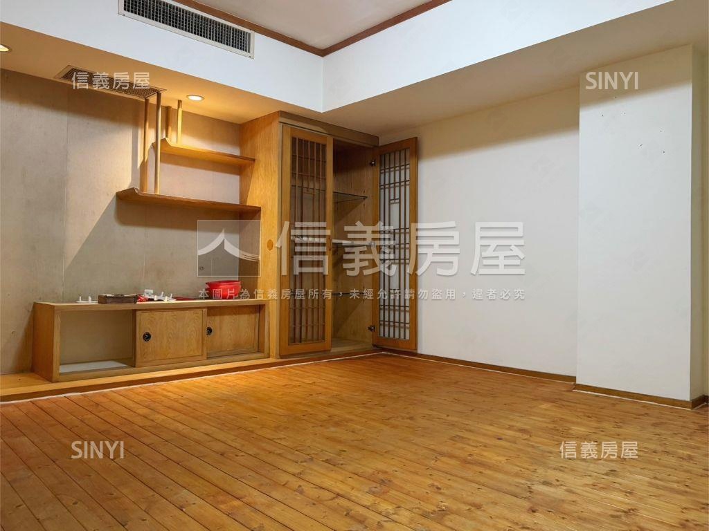 寬敞１樓庭院車位房屋室內格局與周邊環境