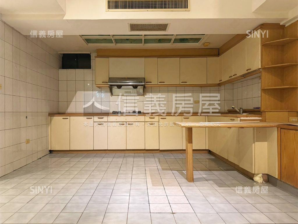 寬敞１樓庭院車位房屋室內格局與周邊環境