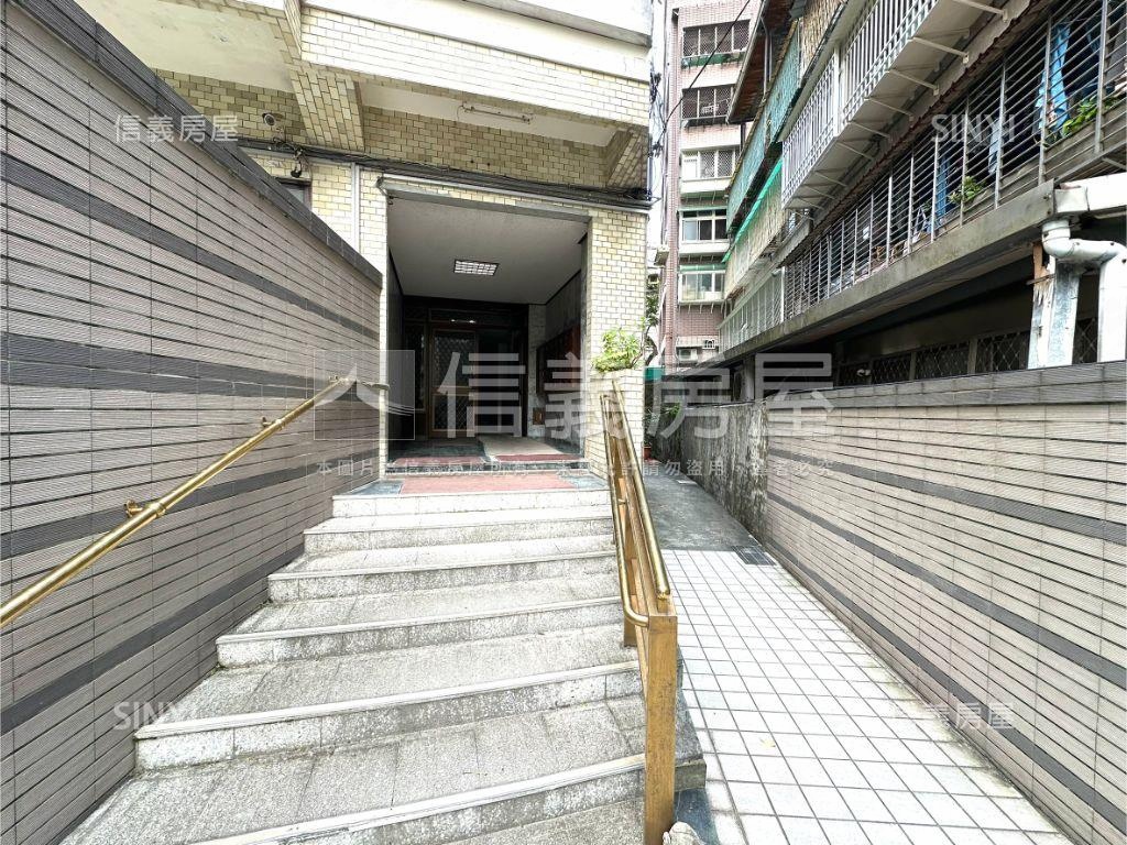 木柵市中心電梯四房房屋室內格局與周邊環境