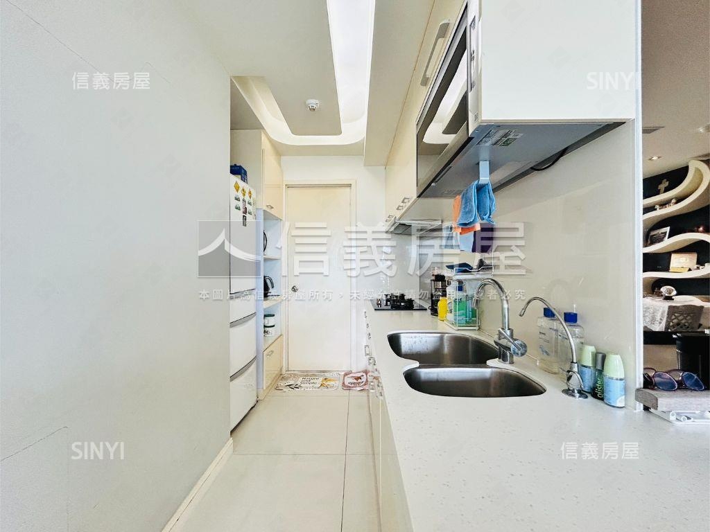 ＩＳ台北河景兩房車位房屋室內格局與周邊環境