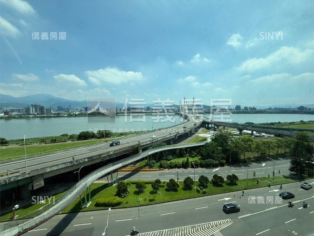 ＩＳ台北河景兩房車位房屋室內格局與周邊環境
